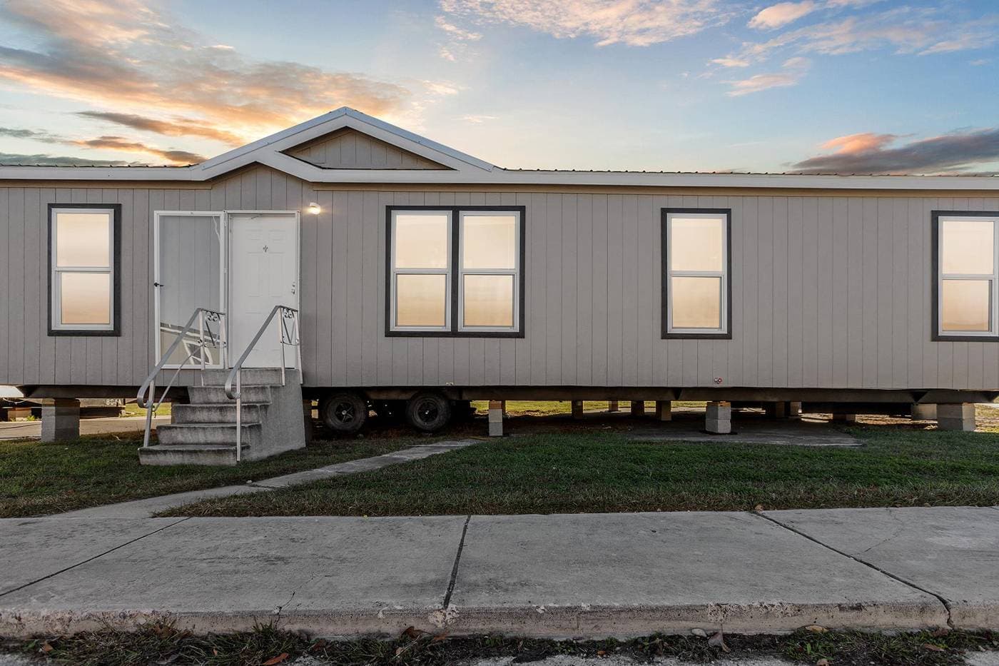 New Moon 2848B - Double Wide by Champion