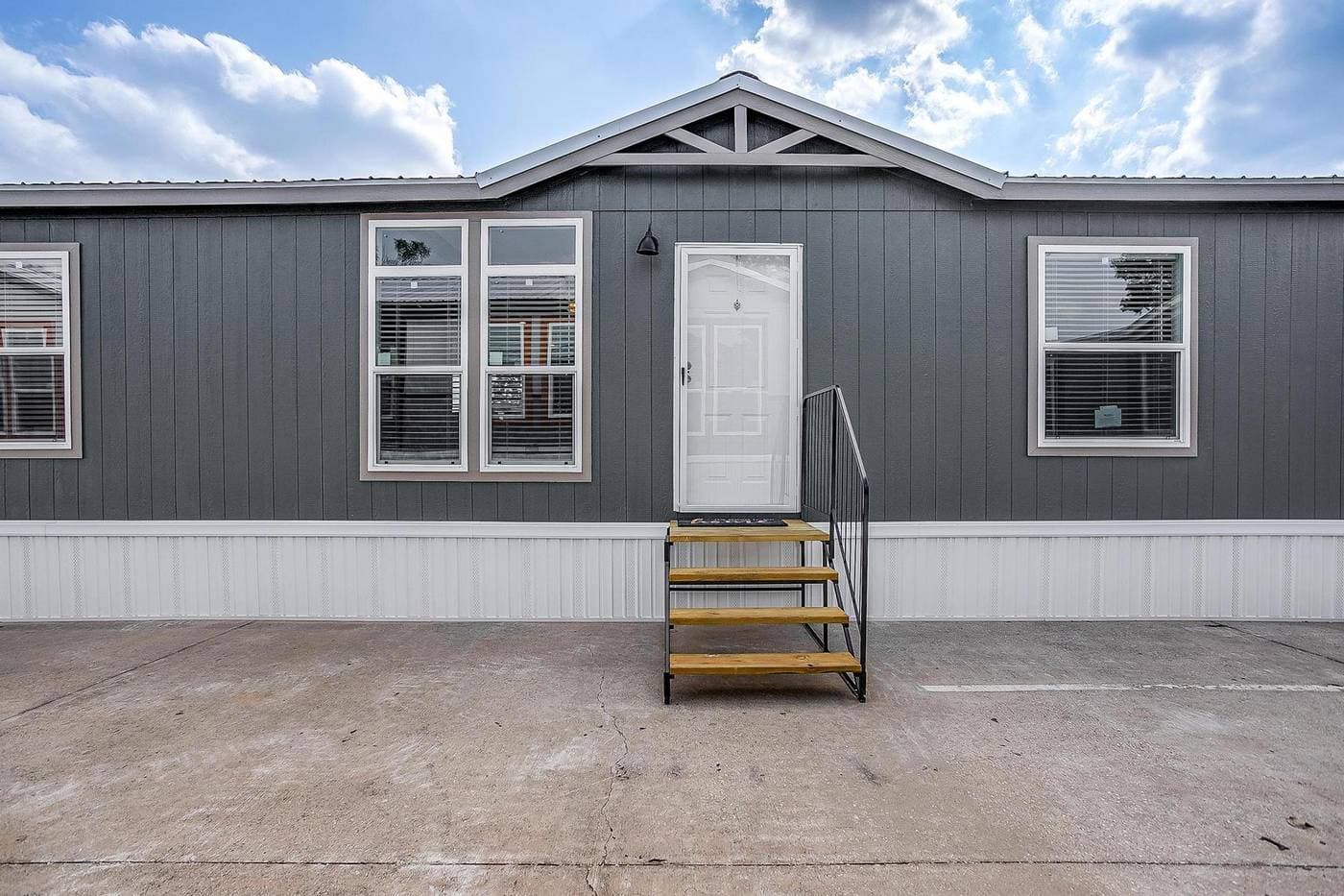 New Moon 3252B - Double Wide by Champion