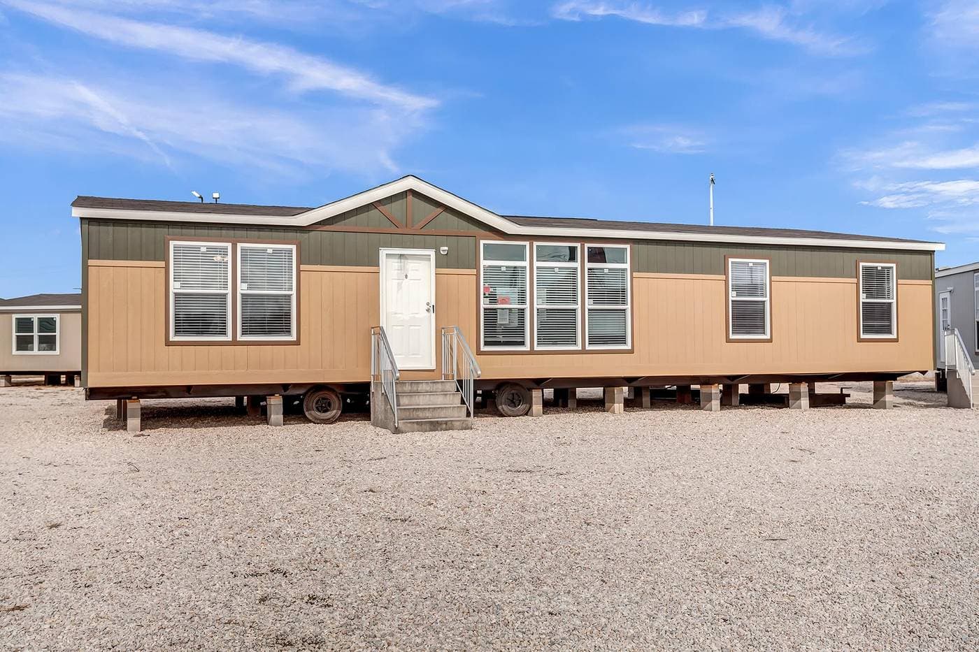 New Moon 3256F - Double Wide by Champion