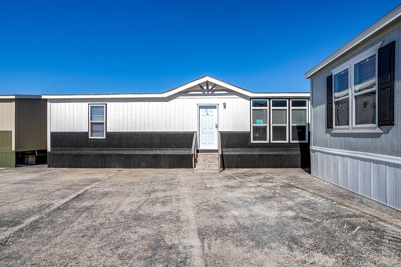 New Moon 3260F - Double Wide by Champion